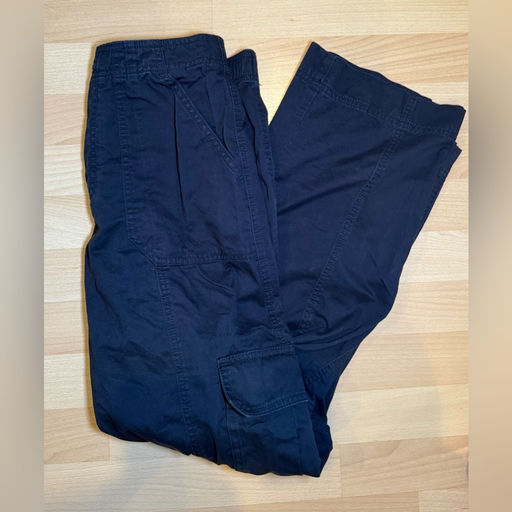 Abercrombie & Fitch Women’s Black Cargo Pants 28 / 6